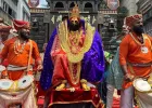 तांबडी जोगेश्वरी गणपतीच्या सोहळ्यात भक्तीचा अनोखा संगम; तुळजाभवानीचे सजीव रूप, वारकऱ्यांची उपस्थिती