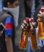सातारा-फलटण मार्गावर शिवथर येथे धडक कारवाई; कंटेनर भरून बनावट दारू पकडली