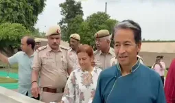 मेदांता रुग्णालयातून डिस्चार्ज मिळताच सोनम वांगचुक राजघाटावर; महात्मा गांधींना आदरांजली वाहत व्यक्त केली कृतज्ञता"