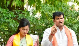 नवनीत राणांचे उद्धव ठाकरेंना थेट आव्हान; 'हनुमान चालीसा' पठणासाठी अमरावतीचे निमंत्रण
