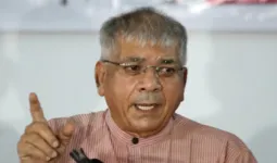 प्रकाश आंबेडकरांची २३ जुलैला 'मुंबई बंद'ची हाक! विद्यार्थ्यांवरील लाठीमाराचा निषेध