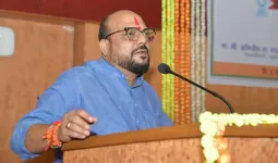 गुलाबराव पाटील यांचे वादग्रस्त वक्तव्य; उद्योगांना प्राधान्य, शेतकरी नाराज होणार?