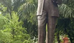 जंतर-मंतर लाठीचार्जप्रकरणी  चंद्रशेखर आझाद आक्रमक; संसदेत बाबासाहेबांच्या पुतळ्याखाली आंदोलन
