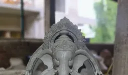 मुंबईत पर्यावरणपूरक गणेशोत्सवाची तयारी! मूर्तिकारांना ४०९ टन शाडू मातीचे मोफत वाटप