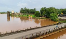 कोल्हापूरला मुसळधार पावसाचा तडाखा; पंचगंगा धोक्याच्या पातळीवर, प्रशासन सतर्क