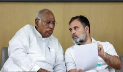 व्यासपीठ शुद्धीकरण प्रकरणावरून राहुल गांधींचा भाजप-आरएसएसवर हल्लाबोल