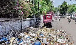 साताऱ्यात ‘पेपर ब्लास्ट’विरोधात पालिका आक्रमक; प्लॅस्टिक युक्त कचऱ्यावर दंडात्मक कारवाई