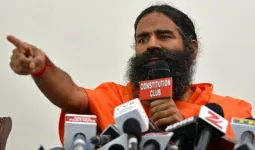 सरकारी भरतीत ९९ टक्के हेराफेरीचा आरोप; रामदेवांचा इशारा