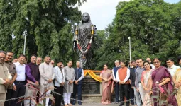 पुणे विद्यापीठात सावित्रीबाईंच्या विचारांचा जागर; २८ ज्ञानशिल्पांचे लोकार्पण