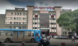 पुण्यात मध्यरात्री ४०७ कर्मचाऱ्यांच्या बदल्या; प्रशासनाविरुद्ध कर्मचाऱ्यांमध्ये संतापाची लाट