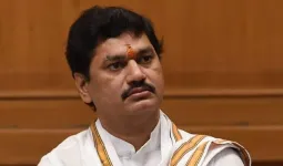 'राजकारणात राहावं की नाही...' धनंजय मुंडेंचे सूचक विधान
