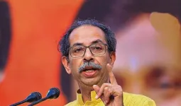 'मातोश्री'वर ठाकरेंच्या बैठकीत दोन गट भिडले; उद्धव ठाकरे प्रचंड संतापले