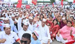 पुणे-नाशिक रेल्वेमार्गासाठी एल्गार; क्रांतीदिनी महामार्गावर चक्का जाम आंदोलन
