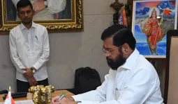 सांगली महापालिकेतील कर्मचाऱ्यांसाठी मोठी बातमी; १० वर्षांनंतर सेवेत सामावून घेण्याचे आदेश
