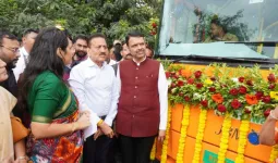 मुख्यमंत्र्यांच्या हस्ते ५० ई-बसेसचे लोकार्पण; नाशिकच्या वाहतुकीला नवी दिशा