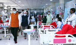 मेडिकल-मेयोतील विकासकामांना गती; फडणवीसांकडून सर्पदंशग्रस्त बालिकेची आस्थेने विचारपूस