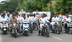 पालकमंत्री जयकुमार गोरे यांच्या सहभागाने सोलापुरात तिरंगा रॅली