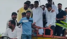 टंचाईग्रस्त भागात पालकमंत्री संजय शिरसाटांची पाहणी; नुकसानग्रस्त पिकांचे तातडीने पंचनामे करण्याचे निर्देश