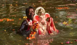 पीओपी गणेशमूर्ती विसर्जनावर उच्च न्यायालयाचे नवे निर्देश; ६ फुटांपर्यंतच्या मूर्ती कृत्रिम तलावातच