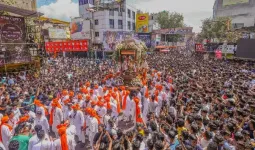 श्रीमंत भाऊसाहेब रंगारी गणपती मंदिरात विराजमान; पंडित हरिप्रसाद चौरसियांच्या हस्ते प्राणप्रतिष्ठापना
