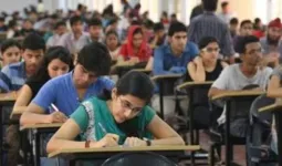 दुष्काळग्रस्त विद्यार्थ्यांना मोठा दिलासा; दहावी-बारावीचे परीक्षा शुल्क माफ, शेतकरी मदतीवरून काँग्रेसचा सरकारला सवाल