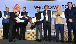 पुढील १० वर्षांत मुंबई झोपडपट्टीमुक्त; फडणवीसांची मोठी घोषणा