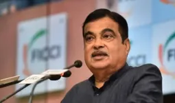 टोलनाके होणार इतिहासजमा! मार्च २०२७ पर्यंत देशभर बॅरियरमुक्त टोल, गडकरींची मोठी घोषणा