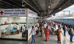 मुंबई लोकल प्रवाशांना मोठा दिलासा; मध्य रेल्वेच्या ४३ स्थानकांवर आपत्कालीन वैद्यकीय कक्ष