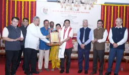 विचार करायला शिकवणारे शिक्षण काळाची गरज; ४२ शिक्षक सन्मानित