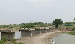 दोन वर्षांपासून पुलाचे काम ठप्प; जाशी-पळशी ग्रामस्थ आक्रमक, २ ऑक्टोबरला नदीपात्रात उतरणार