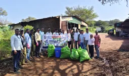 कास तलाव परिसरात स्वच्छता मोहीम; प्लास्टिक कचरा व्यवस्थापनासाठी व्यावसायिकांना सूचना