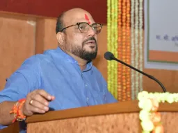 गुलाबराव पाटील यांचे वादग्रस्त वक्तव्य; उद्योगांना प्राधान्य, शेतकरी नाराज होणार?