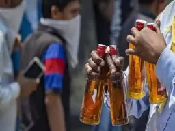 सातारा-फलटण मार्गावर शिवथर येथे धडक कारवाई; कंटेनर भरून बनावट दारू पकडली