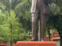 जंतर-मंतर लाठीचार्जप्रकरणी  चंद्रशेखर आझाद आक्रमक; संसदेत बाबासाहेबांच्या पुतळ्याखाली आंदोलन