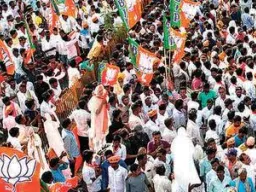 दिल्लीतील आंदोलनाचे मुंबईत पडसाद; भाजप कार्यकर्त्यांची रस्त्यावर उतरून काँग्रेसविरोधात घोषणाबाजी
