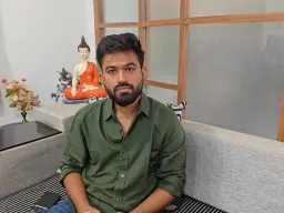 अभिजीत दीपकेंना मोठा धक्का; पोलिसांशी हुज्जत प्रकरणी पोलीस संरक्षण हटवण्याची मागणी