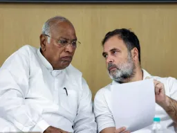 व्यासपीठ शुद्धीकरण प्रकरणावरून राहुल गांधींचा भाजप-आरएसएसवर हल्लाबोल