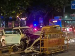 दिल्लीत भीषण अपघात; स्विफ्ट-इनोव्हा धडकेत दोन आमदारांसह ६ जण जखमी