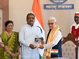 अष्टपैलू व्यक्तिमत्त्वाच्या सुषमा स्वराज यांना अभिवादन; ‘अग्निशिखा’ पुस्तकाचे प्रकाशन