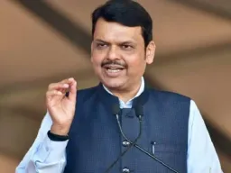 राहुल गांधींच्या पुण्यातील कार्यक्रमावर फडणवीसांचा गंभीर आरोप; पैसे देऊन मुलं-इन्फ्लुएंसर्स आणल्याचा दावा