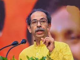 'मातोश्री'वर ठाकरेंच्या बैठकीत दोन गट भिडले; उद्धव ठाकरे प्रचंड संतापले