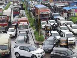 हिंजवडीतील वाहतूक कोंडीचा प्रश्न पेटला; खराब रस्त्यांविरोधात आंदोलनाचा इशारा