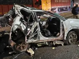 पुणे-सातारा महामार्गावर भीषण अपघात; चार तरुणांचा जागीच मृत्यू, दोघे गंभीर