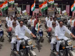 पेपरफुटी आणि बेरोजगारीवरून राष्ट्रवादी आक्रमक; पुण्यात तिरंगा दुचाकी रॅली