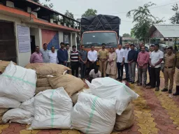चिरमुरेच्या पोत्यांआड लपवून गुटखा वाहतूक; साताऱ्यात २५.१५ लाखांचा मुद्देमाल जप्त
