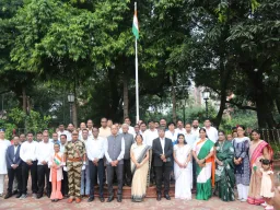 नवी दिल्लीतील दोन्ही महाराष्ट्र सदनांमध्ये स्वातंत्र्यदिन अतिशय उत्साहात साजरा; निवासी आयुक्त डॉ. श्वेता सिंघल यांच्या हस्ते राष्ट्रध्वजारोहण