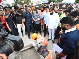 चाकण-तळेगावसाठी व्यापक विकास आराखडा; वाहतूक कोंडी दूर करण्यासाठी शिंदेंचे निर्देश
