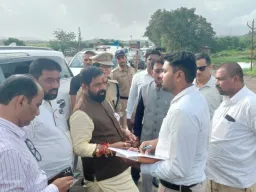 गणेशोत्सवापूर्वी मुंबई-गोवा महामार्गाला वेग; भरत गोगावले यांची पाहणी