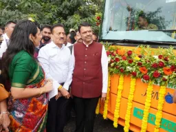 मुख्यमंत्र्यांच्या हस्ते ५० ई-बसेसचे लोकार्पण; नाशिकच्या वाहतुकीला नवी दिशा