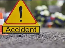 पुणे-सातारा महामार्गावर भीषण अपघात; किकवीजवळ ट्रकला धडकून २३ वर्षीय तरुणाचा मृत्यू